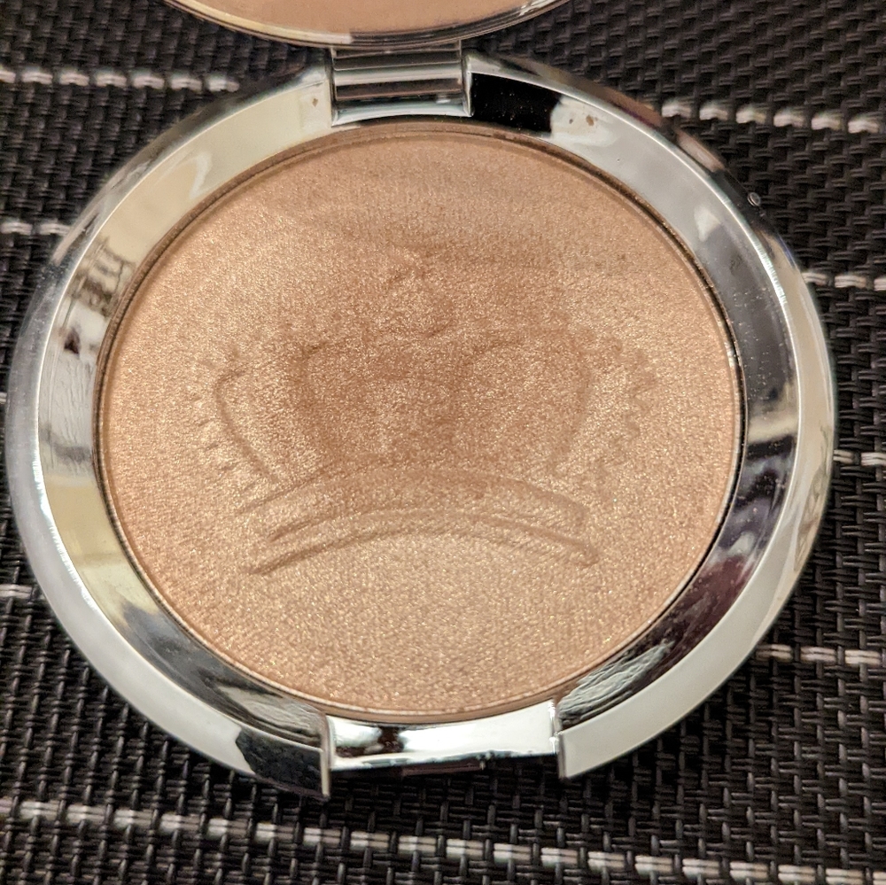 Becca Shimmering Skin Perfector Pressed in Royal Glow